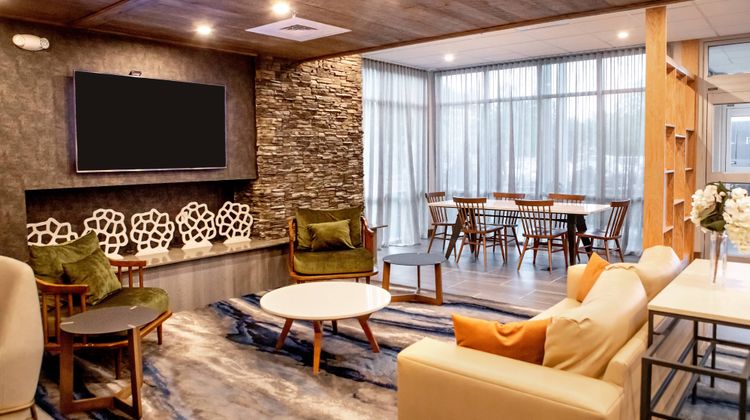 Fairfield Inn & Suites Richmond Airport Lobby
