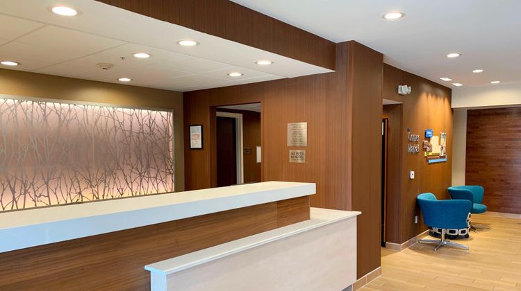 Fairfield Inn & Suites Lobby