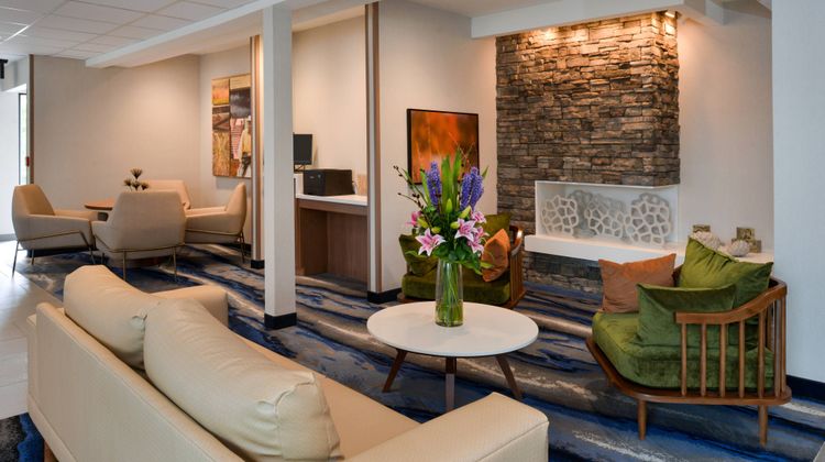 Fairfield Inn And Suites By Marriott Lobby