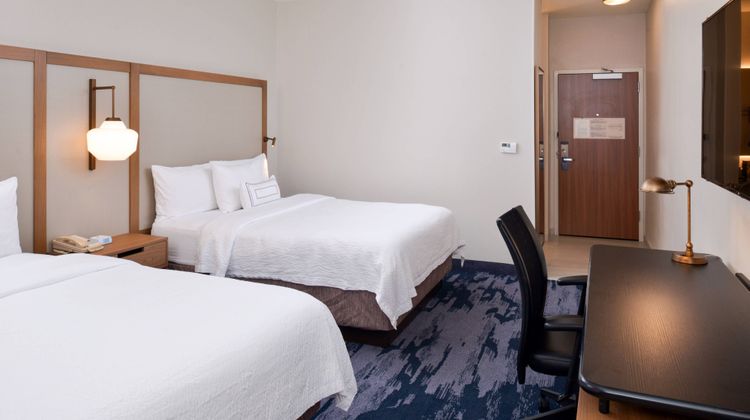 Fairfield Inn And Suites By Marriott Room