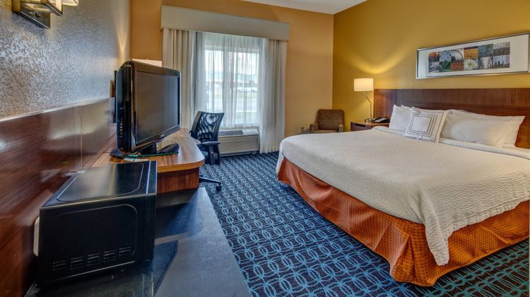 Fairfield Inn & Suites Russellville Room