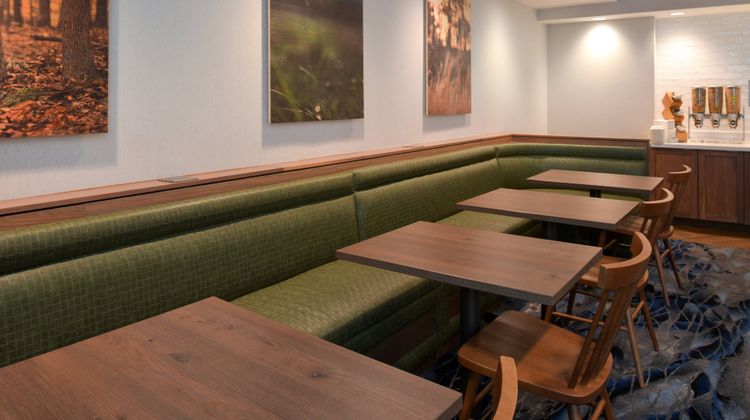Fairfield Inn And Suites By Marriott Restaurant