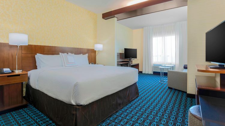 Fairfield Inn & Suites Decatur Suite
