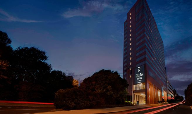Delta Hotels Richmond Downtown Exterior
