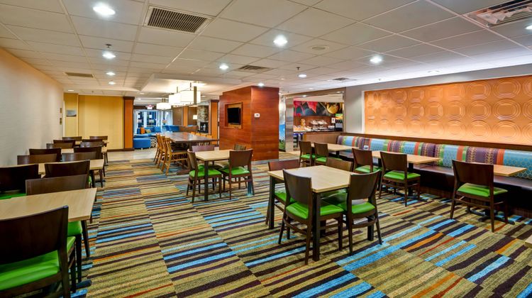 Fairfield Inn & Suites by Marriott Restaurant