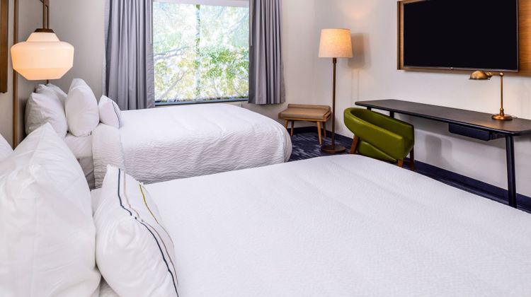 Fairfield Inn & Suites SW at Cityview Room