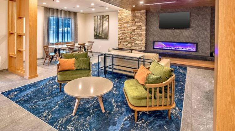 Fairfield Inn & Suites Fort Worth NE Lobby
