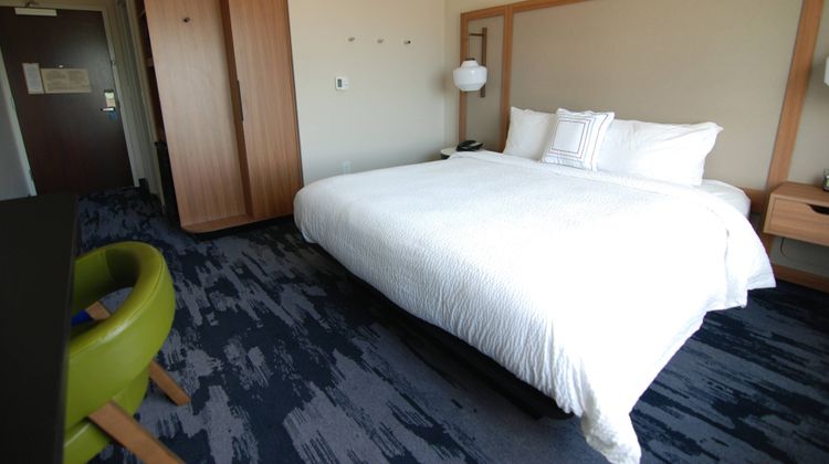 Fairfield Inn & Suites Winona Room