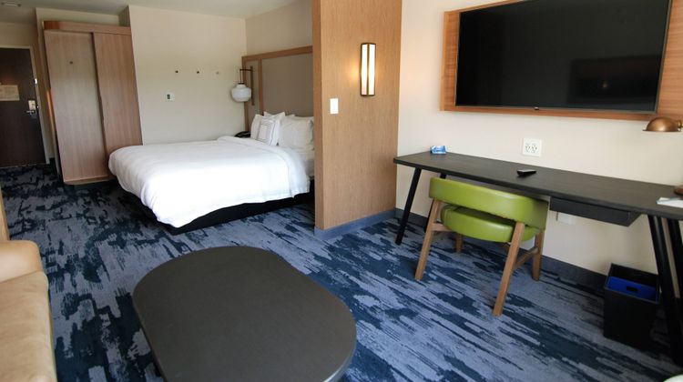 Fairfield Inn & Suites Winona Suite