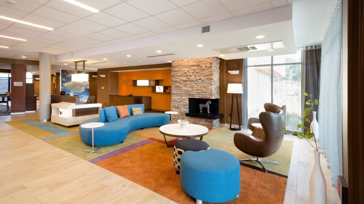 Fairfield Inn & Suites Decorah Lobby
