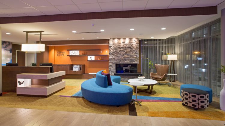 Fairfield Inn & Suites Burlington Lobby