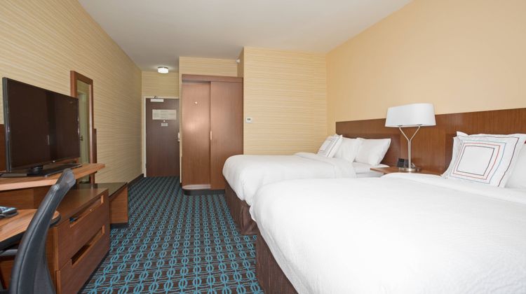 Fairfield Inn & Suites Burlington Room