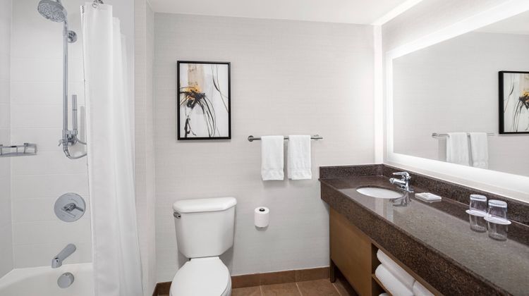 Delta Hotels Anaheim Garden Grove Room