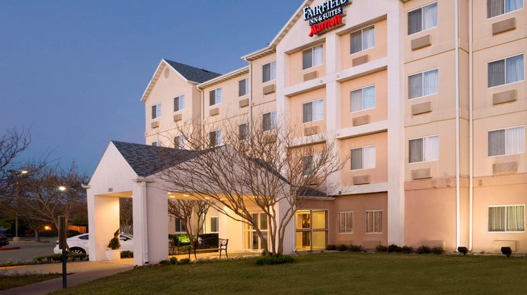 Fairfield Inn & Suites Fort Worth Exterior