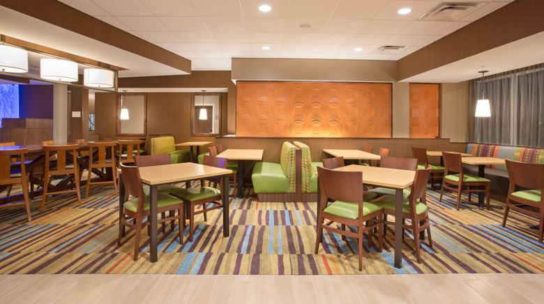 <b>Fairfield Inn & Suites Burlington Restaurant</b>. Images powered by <a href="https://www.leonardoworldwide.com/" title="Leonardo Worldwide" target="_blank">Leonardo</a>.