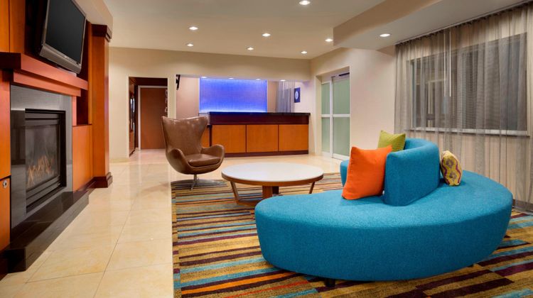 Fairfield Inn & Suites Fort Worth Lobby