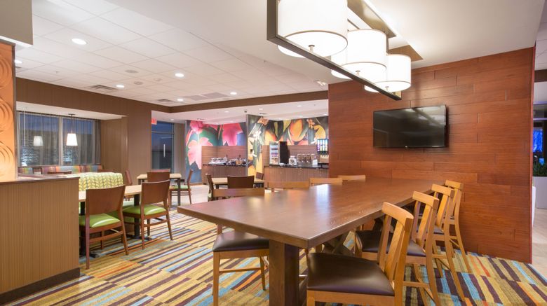 <b>Fairfield Inn & Suites Burlington Restaurant</b>. Images powered by <a href="https://www.leonardoworldwide.com/" title="Leonardo Worldwide" target="_blank">Leonardo</a>.