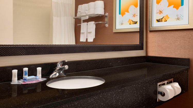 Fairfield Inn & Suites Fort Worth Room