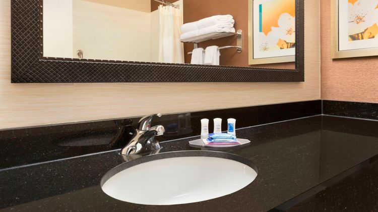 Fairfield Inn & Suites Midland Room
