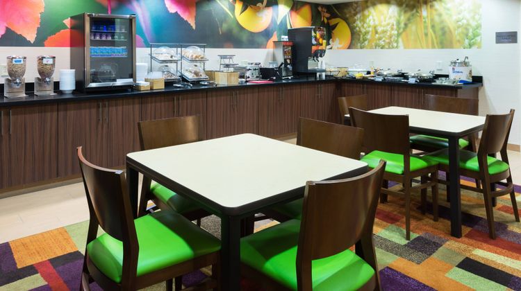 Fairfield Inn & Suites by Marriott Restaurant