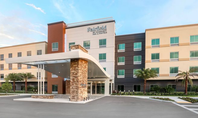 Fairfield Inn & Suites Cape Coral Exterior