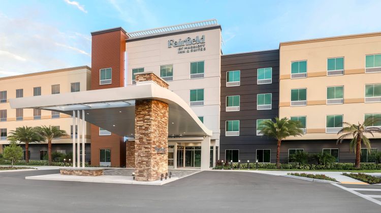Fairfield Inn & Suites Cape Coral Exterior