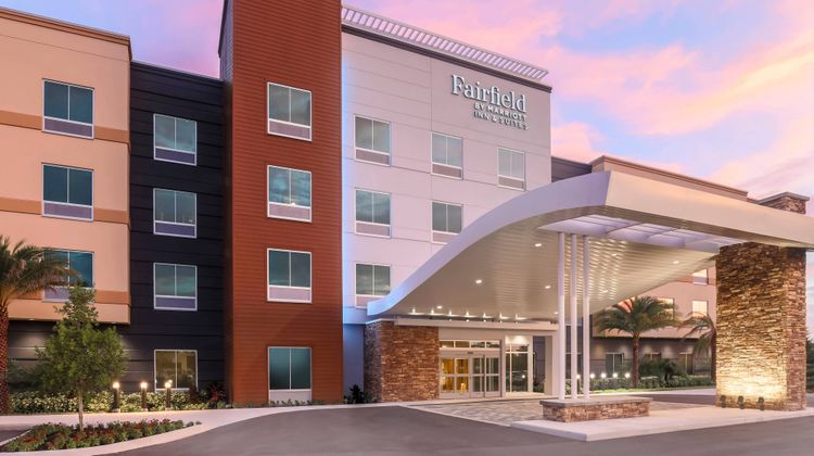 Fairfield Inn & Suites Cape Coral Exterior