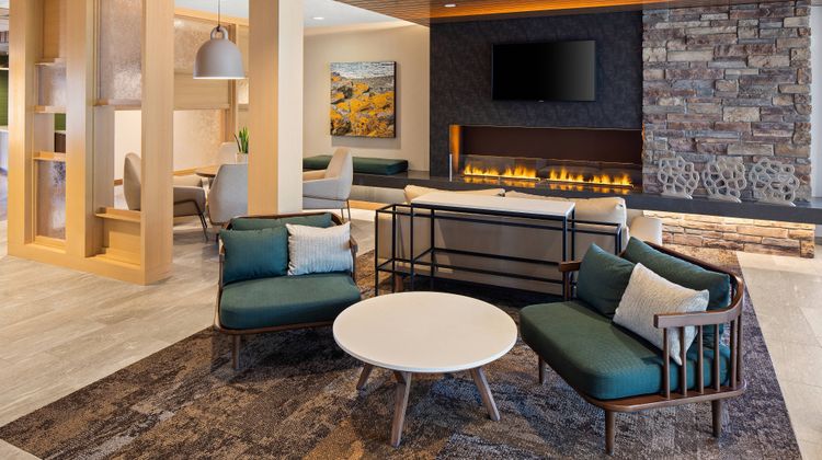 Fairfield Inn & Suites Duluth Lobby