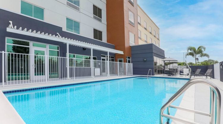 Fairfield Inn & Suites Cape Coral Pool