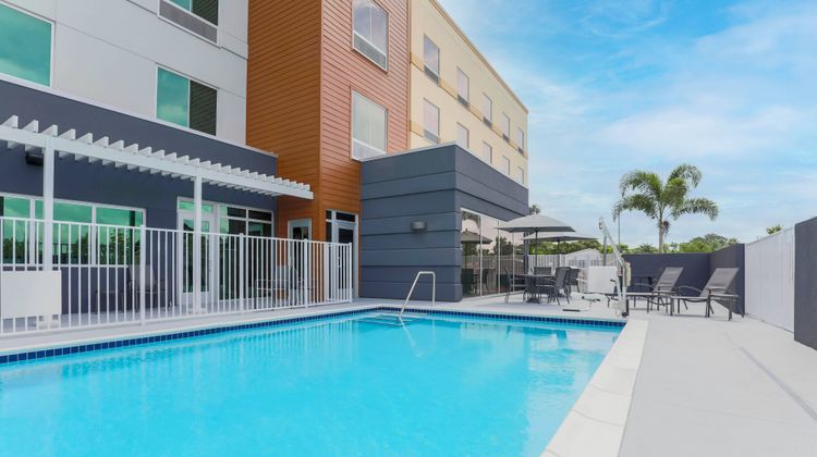 Fairfield Inn & Suites Cape Coral Pool