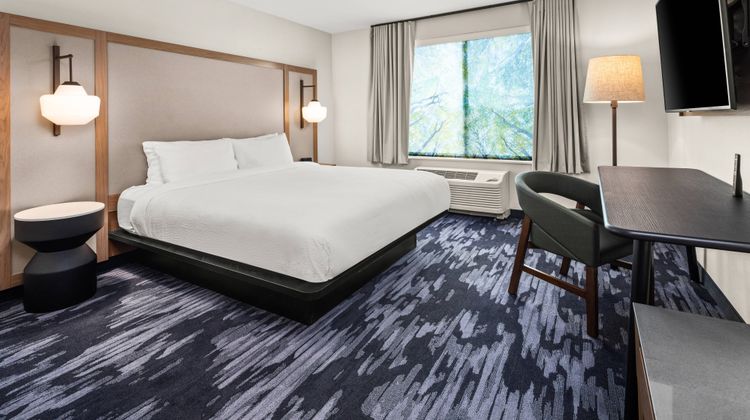 Fairfield Inn & Suites Duluth Room