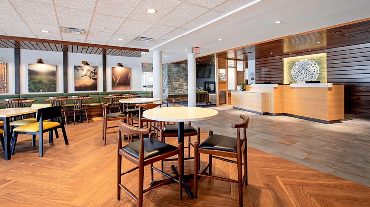 Fairfield Inn & Suites Duluth Waterfront Lobby
