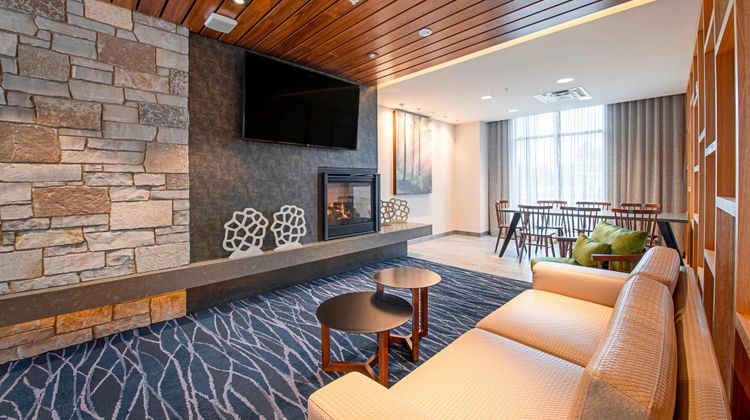Fairfield Inn & Suites Duluth Waterfront Lobby