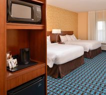Fairfield Inn & Suites Warrensburg Room