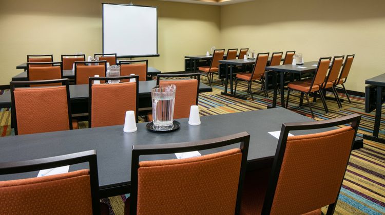 Fairfield Inn & Suites Kansas City Arpt Meeting