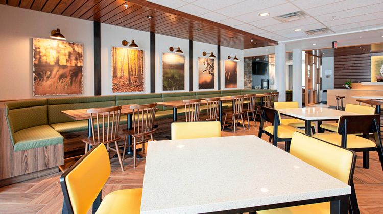 Fairfield Inn & Suites Duluth Waterfront Restaurant