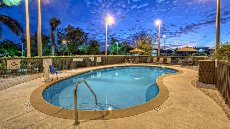 <b>Fairfield Inn & Suites Naples Pool</b>. Images powered by <a href="https://www.leonardoworldwide.com/" title="Leonardo Worldwide" target="_blank">Leonardo</a>.