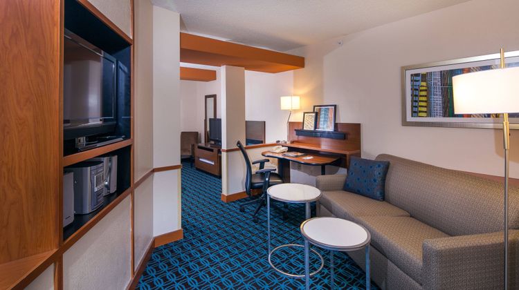 Fairfield Inn & Suites Dover Suite