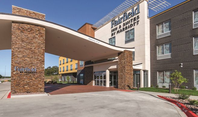 Fairfield Inn/Suites Kansas City Shawnee Exterior