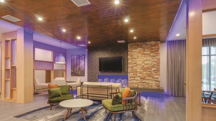 Fairfield Inn/Suites Kansas City Shawnee Lobby