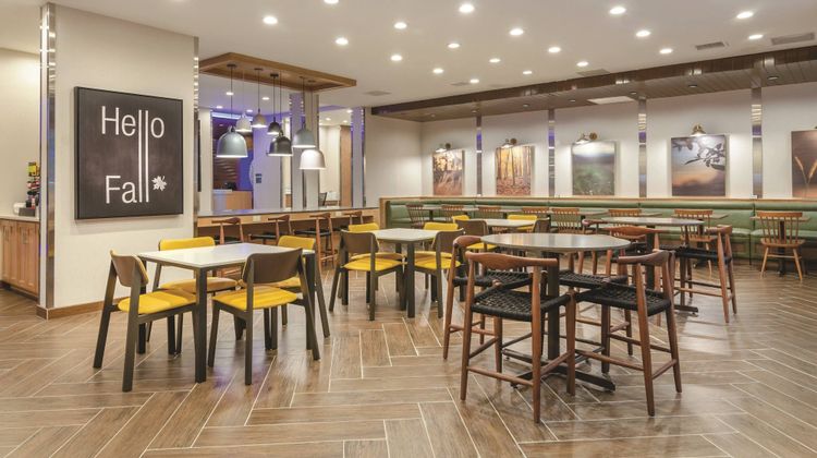 Fairfield Inn/Suites Kansas City Shawnee Restaurant