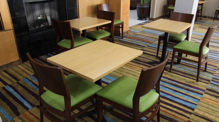 Fairfield Inn/Suites Kansas City Liberty Restaurant