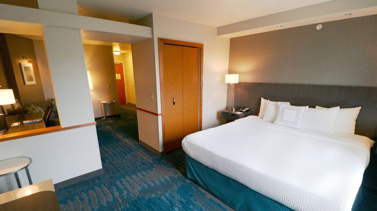 Fairfield Inn & Suites Des Moines Arpt Suite