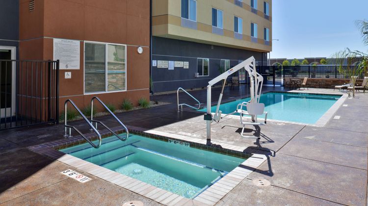 Fairfield Inn/Suites Sacramento Airport Pool