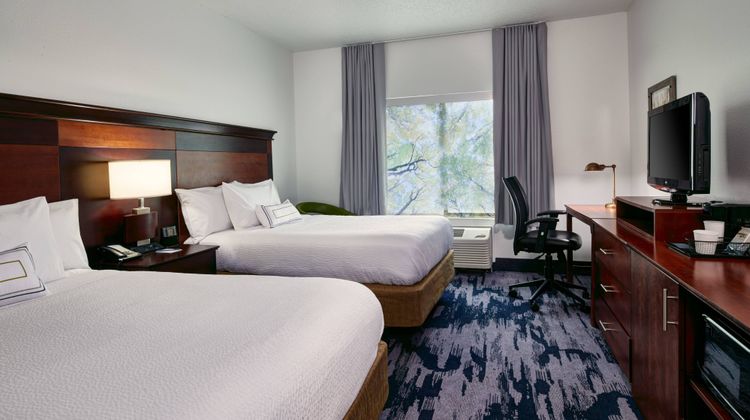 Fairfield Inn & Suites Detroit Livonia Room
