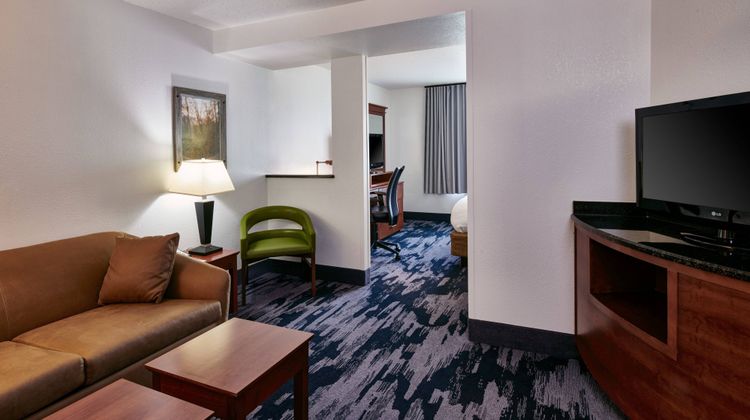 Fairfield Inn & Suites Detroit Livonia Suite