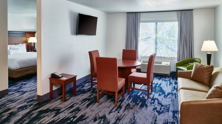 Fairfield Inn & Suites Detroit Livonia Suite