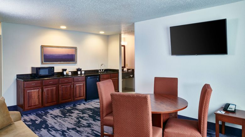 <b>Fairfield Inn & Suites Detroit Livonia Room</b>. Images powered by <a href="https://www.leonardoworldwide.com/" title="Leonardo Worldwide" target="_blank">Leonardo</a>.