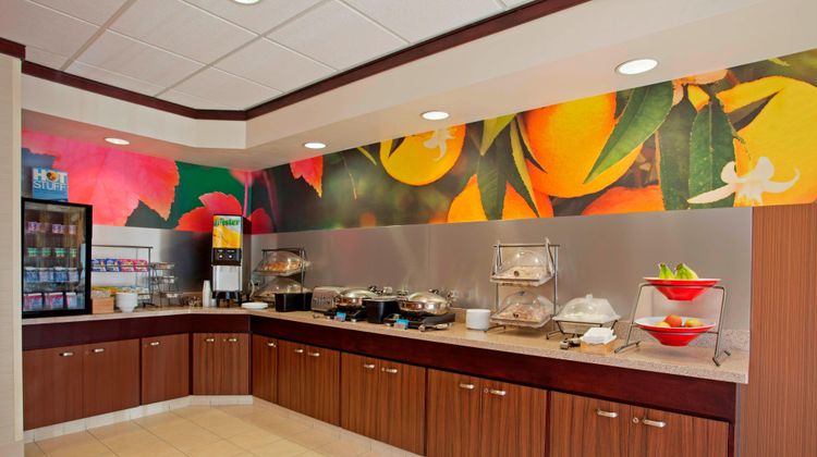 Fairfield Inn-Suites Detroit Metro Arpt Restaurant
