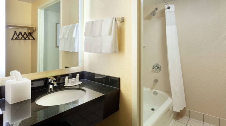Fairfield Inn/Suites Orlando Lake Buena Room